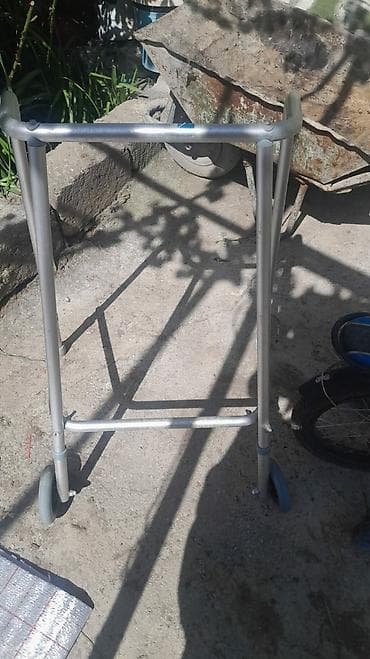 Yüngül gəzinti çərçivəsi (rolator tipli olmayan) - Material: yüngül