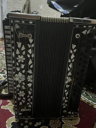 Qarmonlar: Qarmon – dekorlu, ana mirvari naxışlı - Növ: knopf akordeon tipli — 3