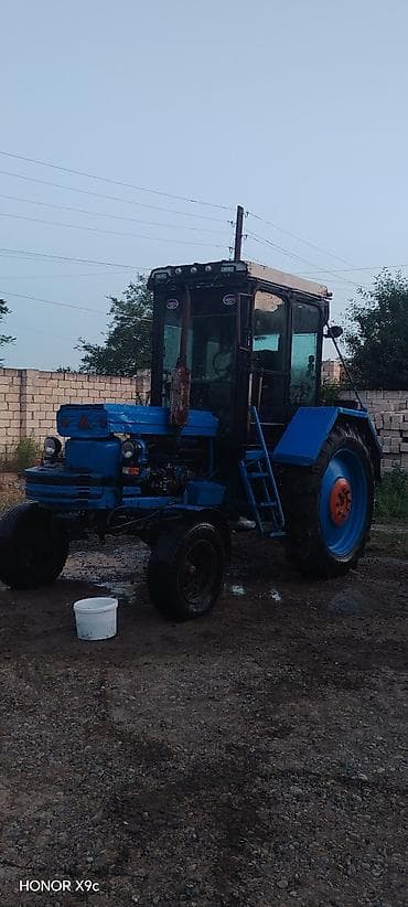 disk ve teker type 1: Mavi rəngli təkərli traktor - Korpus və kabin: Tam ölçülü, şüşəli — 3