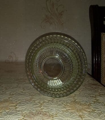 tort qabları: Rusiyanın 1980-cı illər Urşel zavodunun istehsalı olan vazalar. 4 — 6