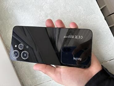 samsung note 10 lite: - Qara rəngli smartfon - Parlaq şüşə arxa panel, düz kənarlı korpus - — 1