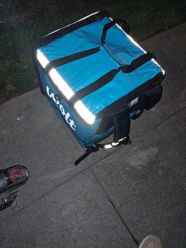 Wolt brendli çatdırılma çantası - Ölçü: kublu forma, böyük həcm; — 2