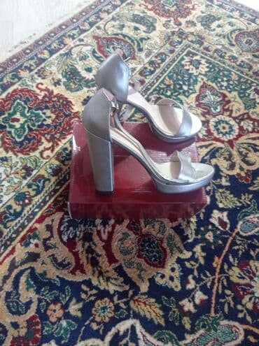 туфли новая не одевала не разу: Туфли, Размер: 40, Новый — 2