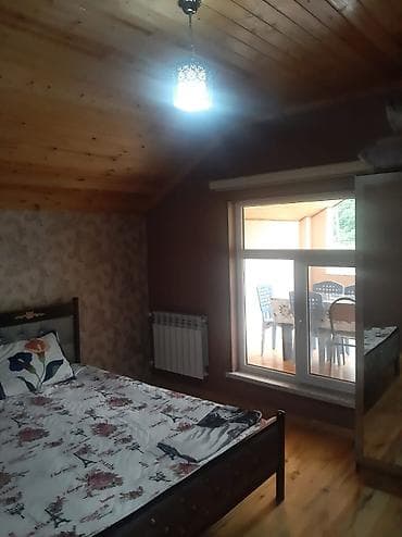 ucuz kiraye ev: 10 Nəfər üçün münasib günlük kirayə ev Təsvir: - Ağac tavanlı, taxta — 2