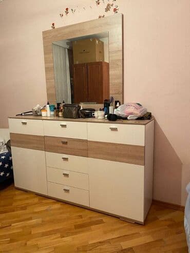 9 ci mikrorayon satilan evler: Bakı, 4-cü mikrorayon, 3 otaqlı, Köhnə tikili, m. Memar Əcəmi, 90 kv. m — 6