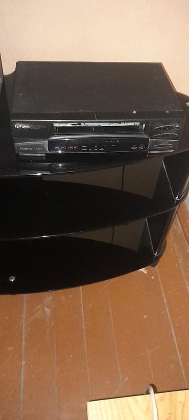 dvd aliram: VHS kaset kolleksiyası + videomaqnitofon Məhsul təsviri: - Çeşidli — 4