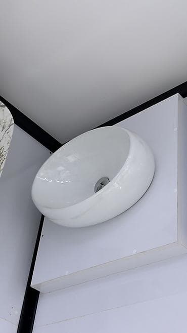 Ağ rəngli masaüstü/qulplu tip əl-üz yuma qabı (leykan). - Material