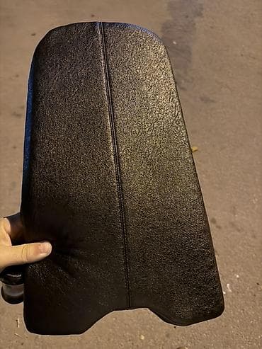 diesel motor qazel: Dirsəkaltı. Uni z üçün alınmışdır və keyfiyyətli qara dəri ilə — 1