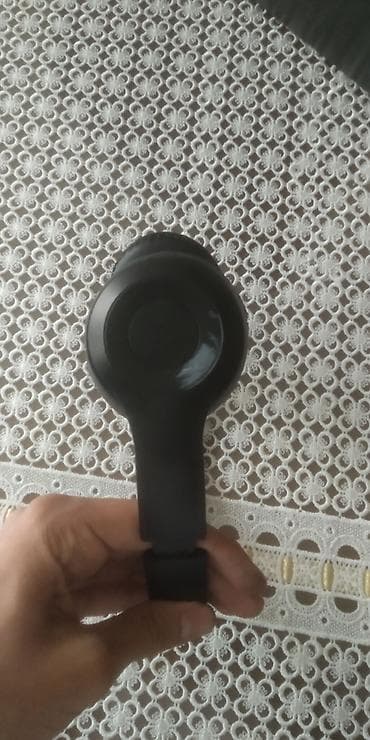 honor 8 pro: Qara rəngli, qulağı əhatə edən naqilsiz qulaqcıq P-47 - Üstündə — 2