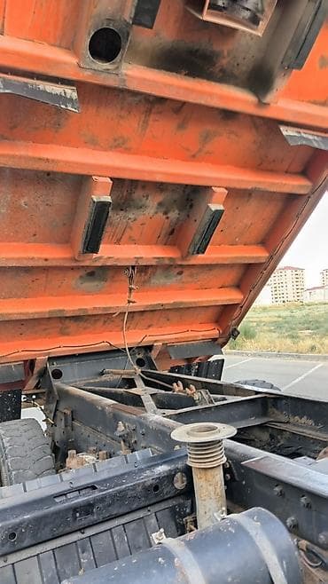 kamaz ehtiyyat hisseleri: KAMAZ 6x4 özboşaldan yük maşını - Marka/model: KAMAZ, 3 oxlu (6x4) — 9