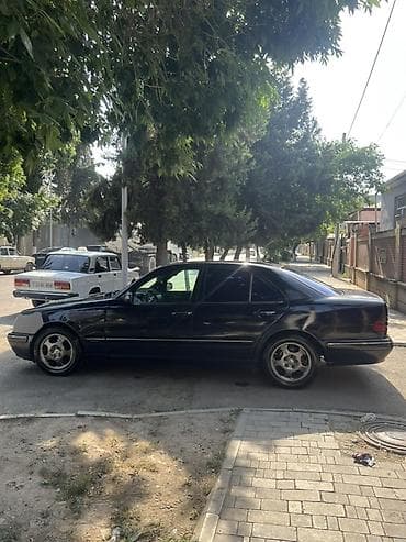 bmw e60 m: Mercedes-Benz 220: 2.2 l | 2000 il Sedan — 7