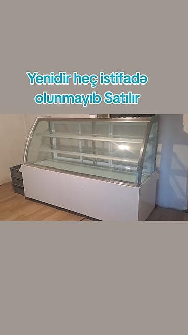 Vitrin soyuducu – şirniyyat, desert, sendviç və içkilərin nümayişi
