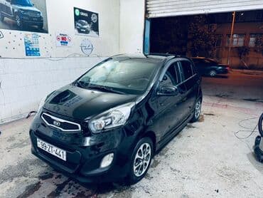 maşın nol altı: Kia Picanto, qara rəng, 5 qapılı hetçbek. Xüsusiyyətlər: - Kompakt — 4