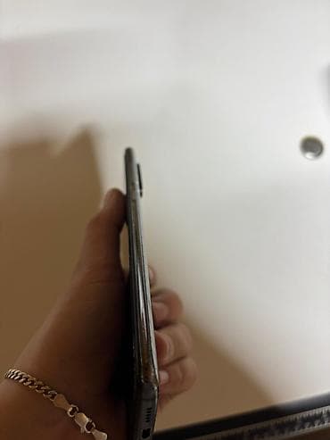 mi mix 4: Xiaomi Mi 9, 64 GB, rəng - Qara, 
 Qırıq — 4