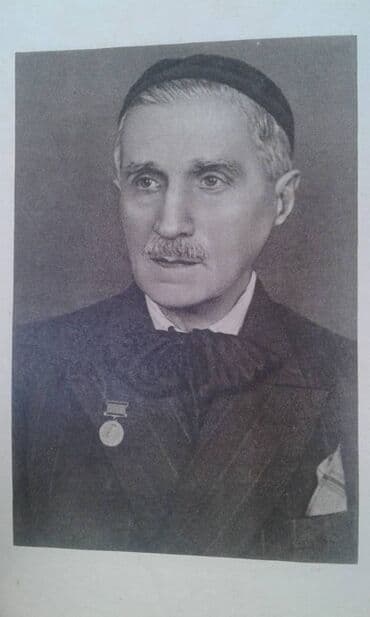 10000 manat: Разные книги: "Чингиз-хан" Москва 1952 год. 90 манат "Себастьян Бах" — 2