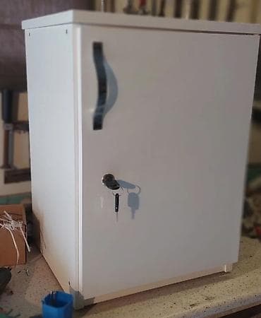 Мебель для дома: Açarla kilidlənən ağ dolab - Material: ağ laminat/LDSP səthli taxta — 1