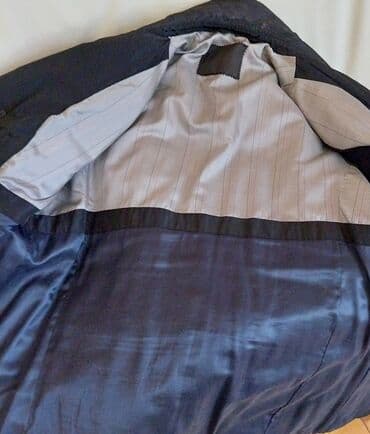 kişi üçün gödəkçə köynək: 1.2 defe geyilib Hec bir defekti yoxdu 52razmer — 5