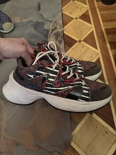 SISLEY brendindən qalın dibli unisex krossovkalar. 270 manata — 2