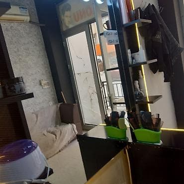 ikinci el stul: Bərbər çün əlverişli güzgülü şkaf satılır .problemi :yüngül direl — 2