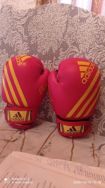 боксерские перчатки баку: Məhsul: Adidas boks əlcek karqo göndərmək olar.13.14 yaşcındır.Ciriq — 1