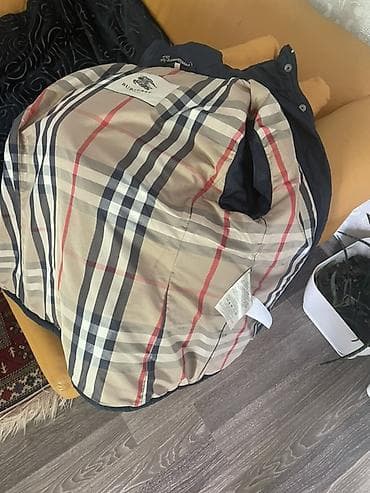 deri pencek: Burberry qadın üçün yüngül, qutulu tikişli (quilted) gödəkçə. - Rəng — 2