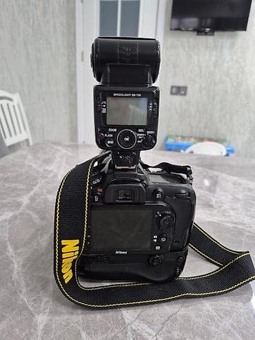 kompi: Nikon D7000. 100DSLR kamera dəsti, Nikon Speedlight SB-700 flaş ilə — 1