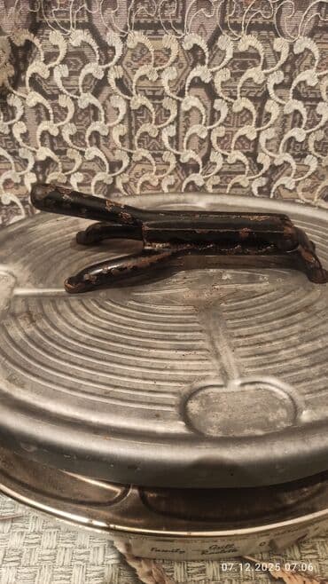 Metal qozqıran / fındıqqıran aləti - Material: tökmə metal (dözümlü