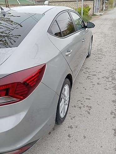 elantra sport 2018: Hyundai Elantra: 2 l | 2020 il Sedan — 5