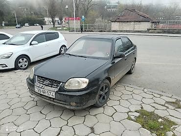 ij diski: Hyundai Accent sedan Xüsusiyyətlər: - Korpus: 4 qapılı sedan - Rəng — 1