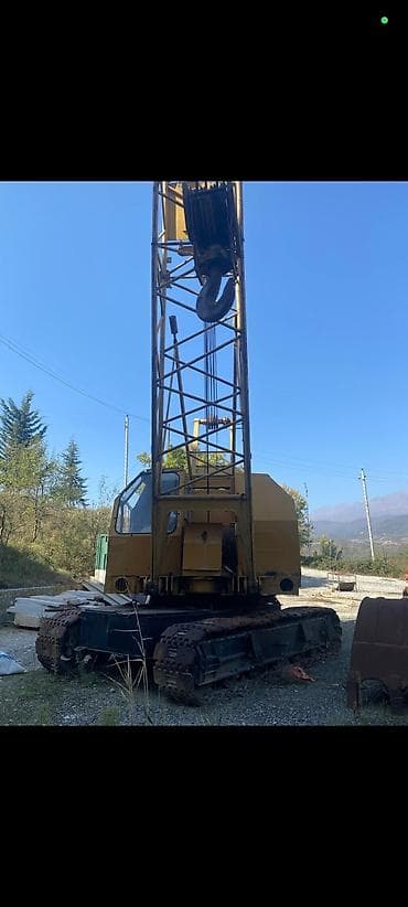 Sepli tırtıllı kran Rdk 25 ton. Tecili Xüsusiyyətlər: - Tırtıllı