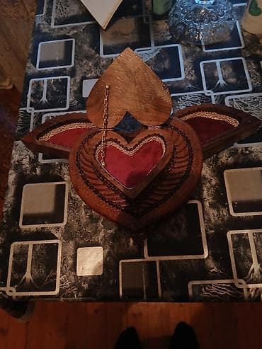 stul uzukleri: Ürünün təsviri: - Ağacdan əl işidir, ürək formasında çoxmərtəbəli — 3