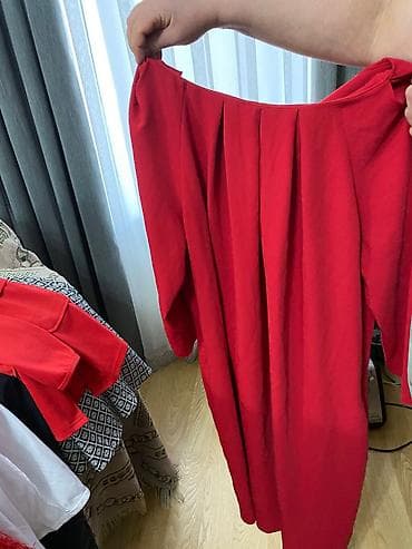 Qırmızı uzun don - Rəng: parlaq qırmızı - Kəsim: düz siluet, rahat