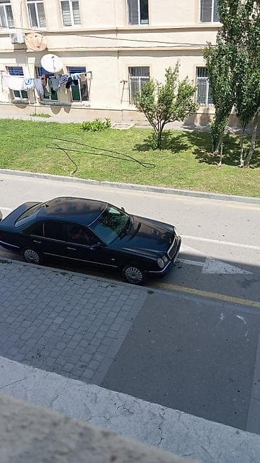 disk qabi: Mercedes-Benz E 320: 3.2 l | 1995 il Sedan — 4