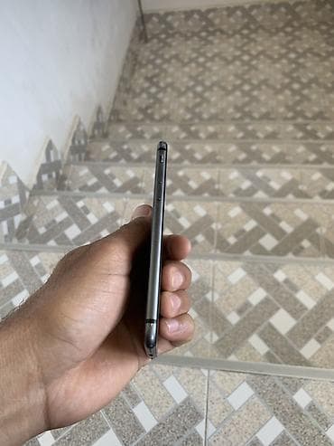 redmi note 8: IPhone SE 2020, Qara, Barmaq izi — 3