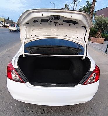 mini cooper kreditle: Nissan Sunny: 1.5 l | 2014 il Sedan — 4