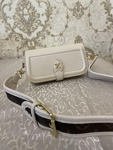 ağ canta: Çanta dəsti, Louis Vuitton — 1