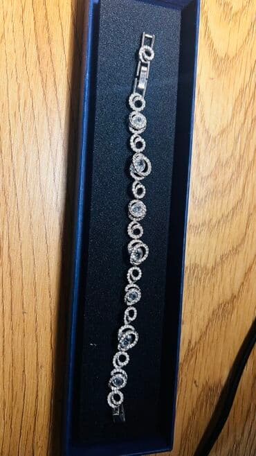 qadınlar üçün strazlı papaqlar: Bilərzik, Swarovski — 3