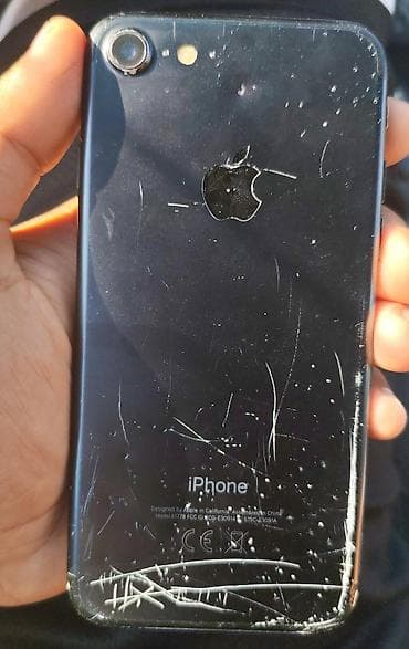 iphone 13 min: IPhone 7, Qara — 2