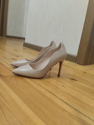 dəvə şubası: Qadın klassik tuflisi – OPIRUS, 35 ölçü - Rəng: açıq bej/nude - — 1