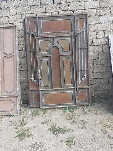 İşlənmiş dəmir qapı 3,5x2,5m ölçüdə
