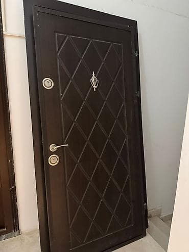 tulku tələsi: Seyf qapi 180azn Inqlab 9395 leli Metall giriş qapısı - Material — 1