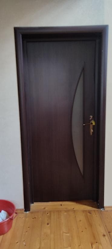 4 eded ikinci el qapi satilir. ( uzunluq 2 metr eni 80 st)unvan