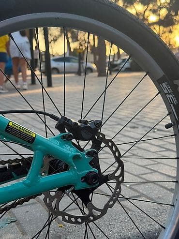 vesebed: GT La Bomba (dirt jump) velosipedi - Ölçü: 26" - Rəng: firuzə — 4