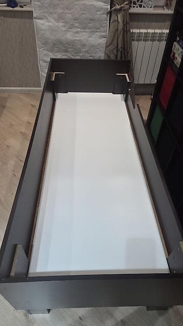 Çarpayılar: İşlənmiş, Təknəfərlik çarpayı, Bazasız, Matras ilə, Siyirməsiz — 1