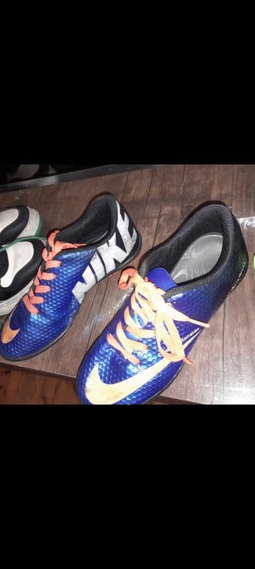 Maskalar, eynəklər: Butslar Nike — 7