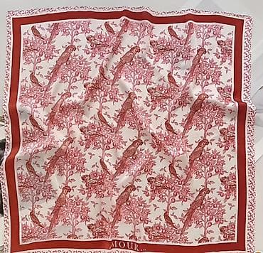 Zərif şərf
70x70 sm