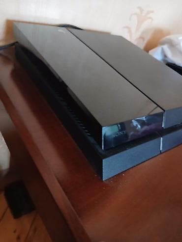 televizor boyuk ekran: Sony PlayStation 4 (PS4) oyun konsolu - Model: PS4 “Fat” (orijinal — 1