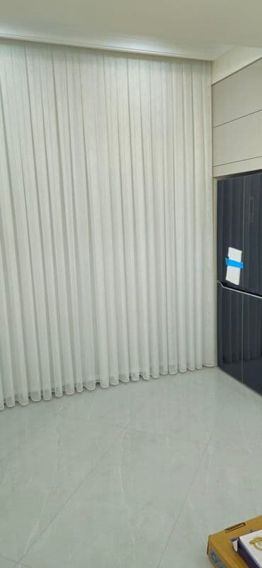 yuxuda ağ pərdə görmək: Ağ rəngli, yüngül parçadan hazırlanmış pərdələr. Qonaq otağı, yataq — 1