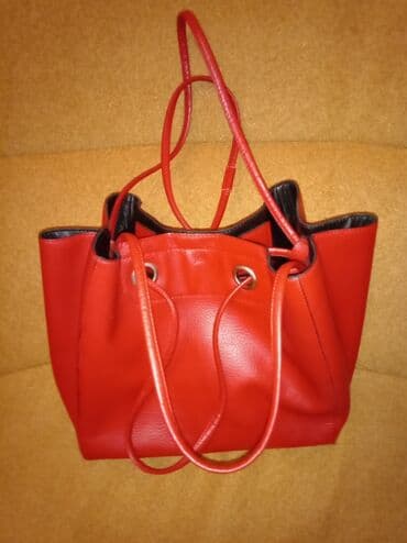 Удобная сумка, бордового цвета. Очень красивая