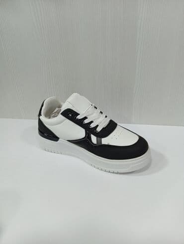 adidas qaçış üçün qadın krossovkaları: Qara-ağ rəng sxemində gündəlik idman ayaqqabısı ölçü 36_37_38_39_40 - — 2